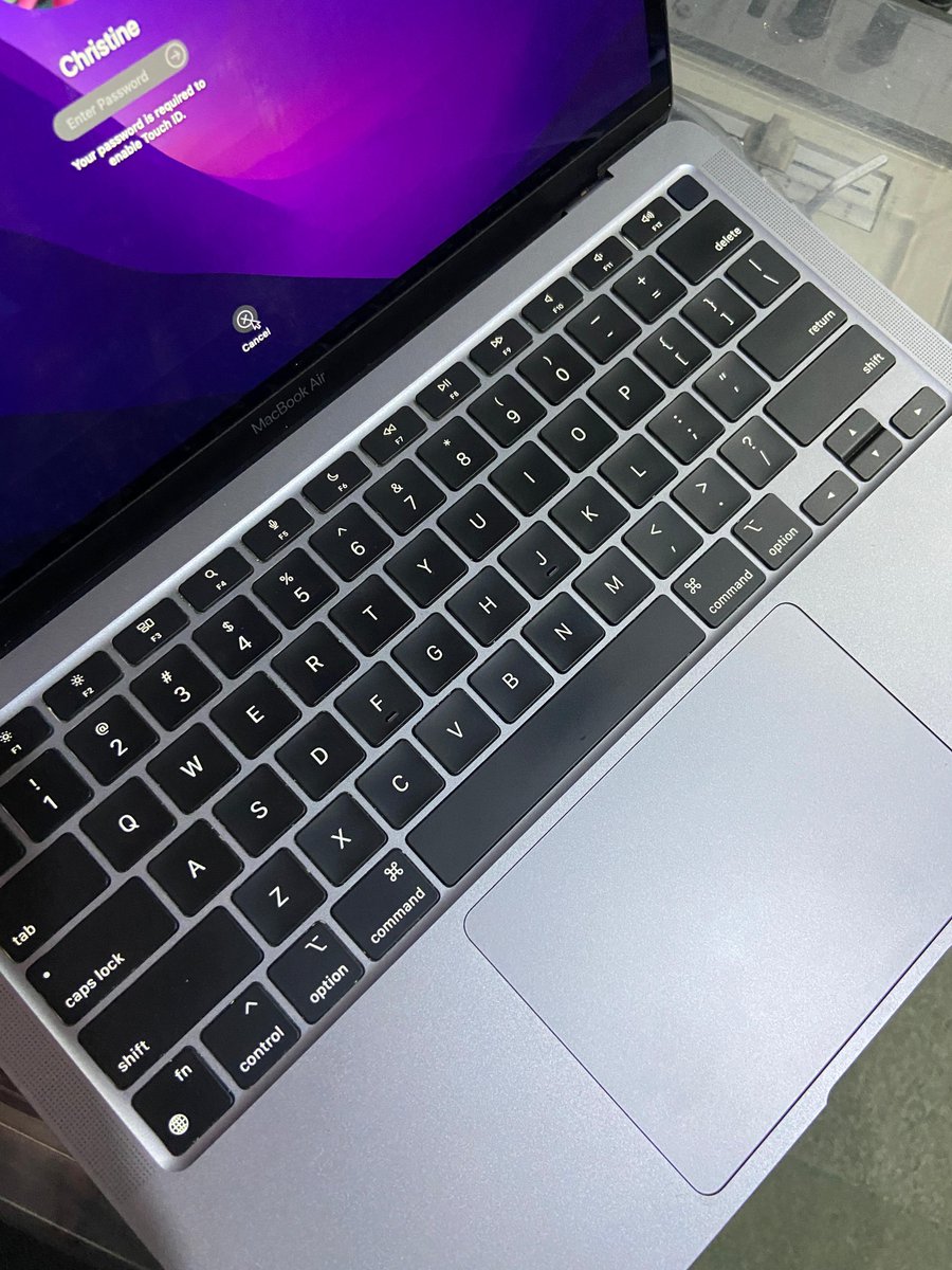 tinnitinnn's tweet image. #lapakcot 
WTS Macbook Air M1 2020 8/256GB
Kondisi 95% mulushh cuman baret pemakaian
No box (only unit&amp;amp;charger)
8.8jt - Jakut (COD Available)