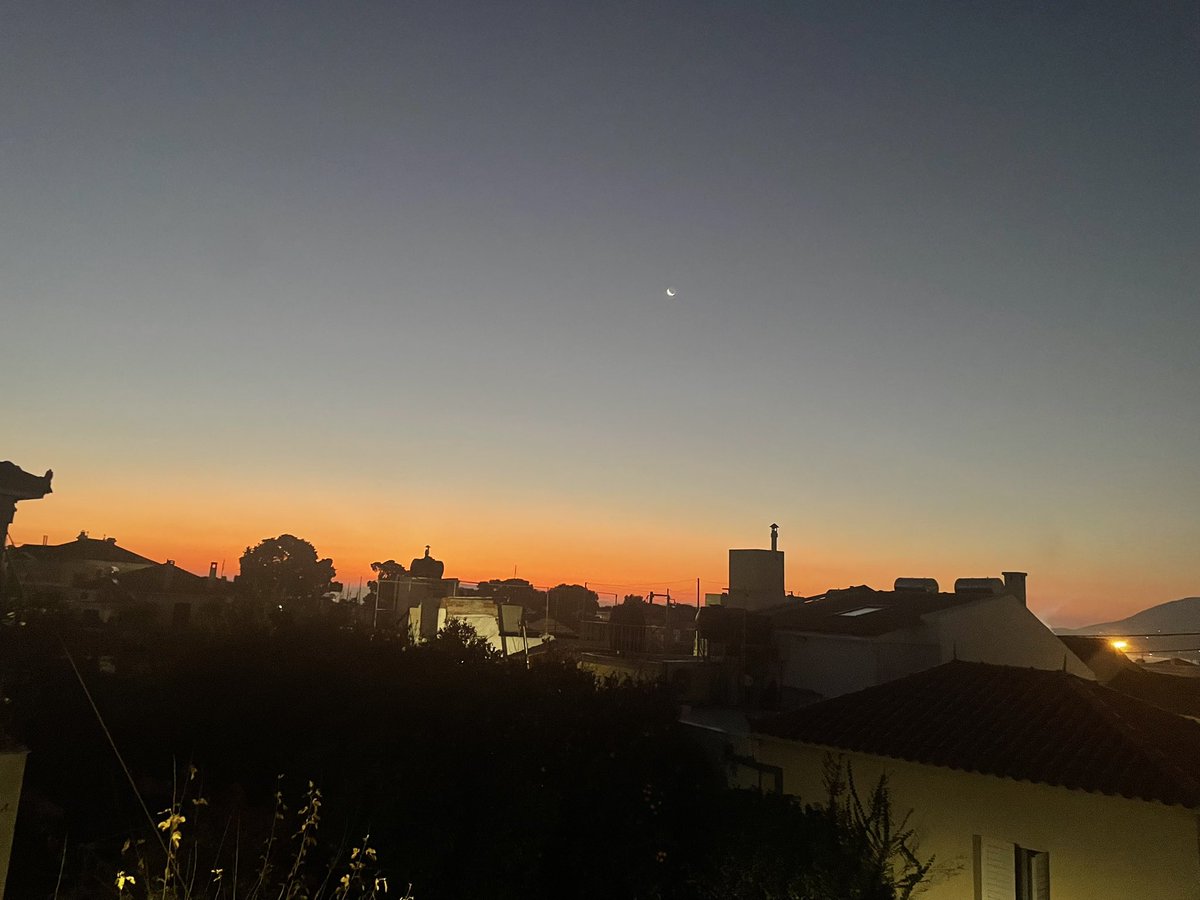 DoroBlancke's tweet photo. Flying home ❣️

Leaving Lesvos 
the island, with so much pain, cruelty - which I still love

#externalborders #borderviolence #Greece #Europe #HumanRights https://t.co/H6vS3xpFAx