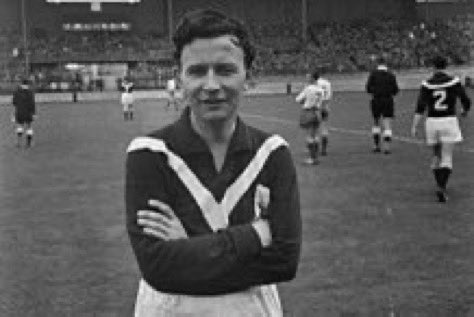 voltasport's tweet photo. 🙏🏻 1️⃣0️⃣4️⃣ Abe #Lenstra 
Hace 104 años nacía la leyenda neerladesa del SC Heerenveen, uno de los máximos goleadores de Paises Bajos así como de la historia logrando 648 goles oficiales. En 1977 un accidente cerebrovascular le apartó del fútbol y que acabó con su vida en 1985. https://t.co/dNqWnKqffG