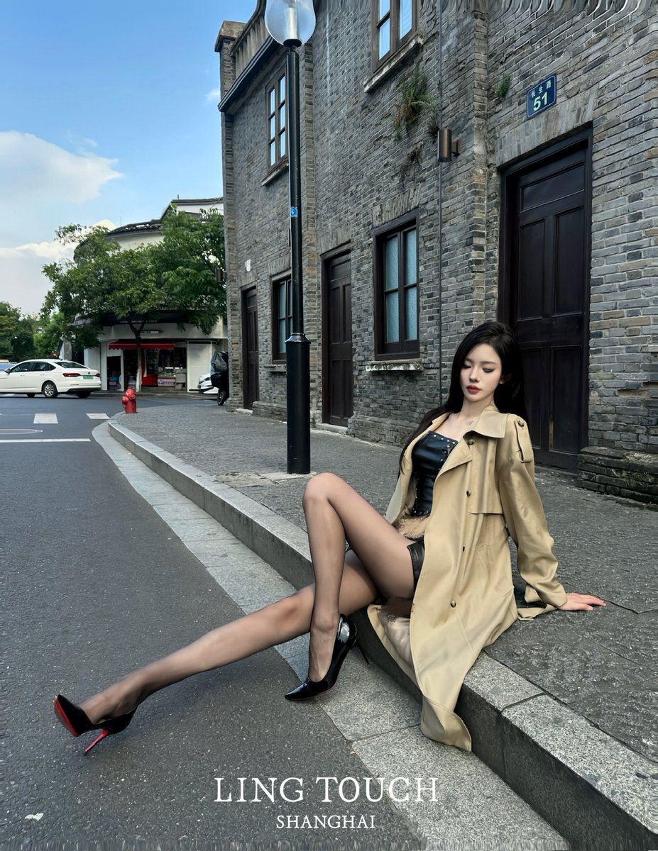✨匠技突破 以648针织就超纤纱线
愈高支则愈高密愈细腻
1D极薄焕新重构，诉说滑韧奥秘

黑标「云缎™·纤」1D 648针无缝款
直达选购📮https://t.co/aQmrm7xcMu

#LingTouch #绫丝袜 #绫 #绫天猫旗舰店 #丝袜 #丝袜控 #パンスト #ストッキング https://t.co/uk4MWs31uD