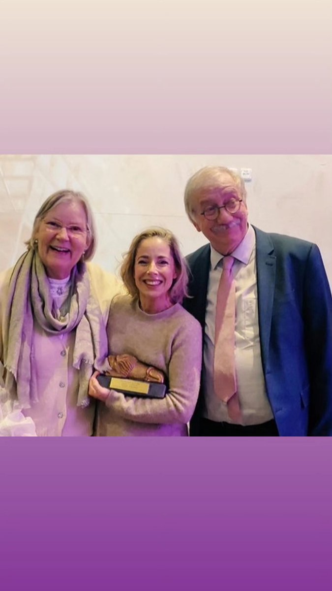 11ucf2017's tweet photo. Suzan Seegers gelauwerd met de Nederlandse OEUVREPRIJS Kleinkunst * Musical * Cabaret 
2024 https://t.co/y5limJAO4Y