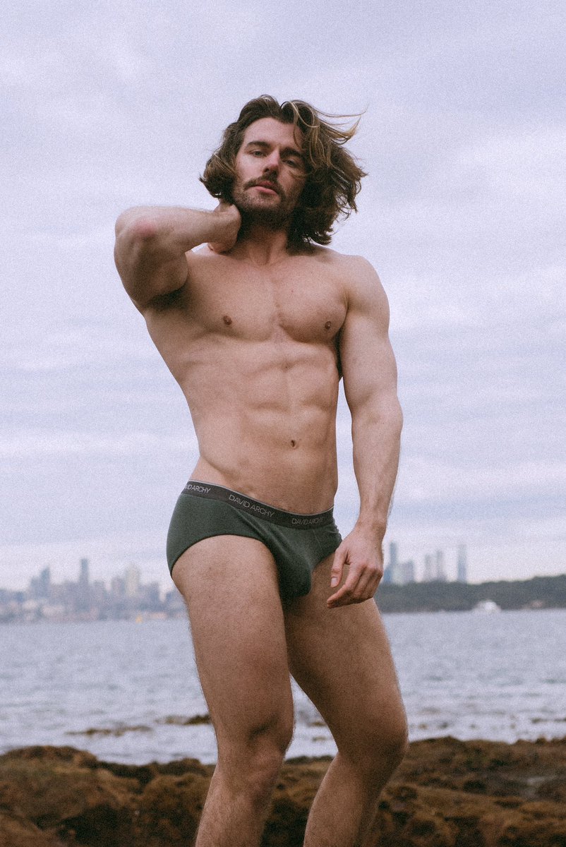 Honestly I just work out hoping I can entice a hung guy or three to climb me like a jungle gym. Any takers?

#bodybuilder #muscle #bottom #shirtless #abs