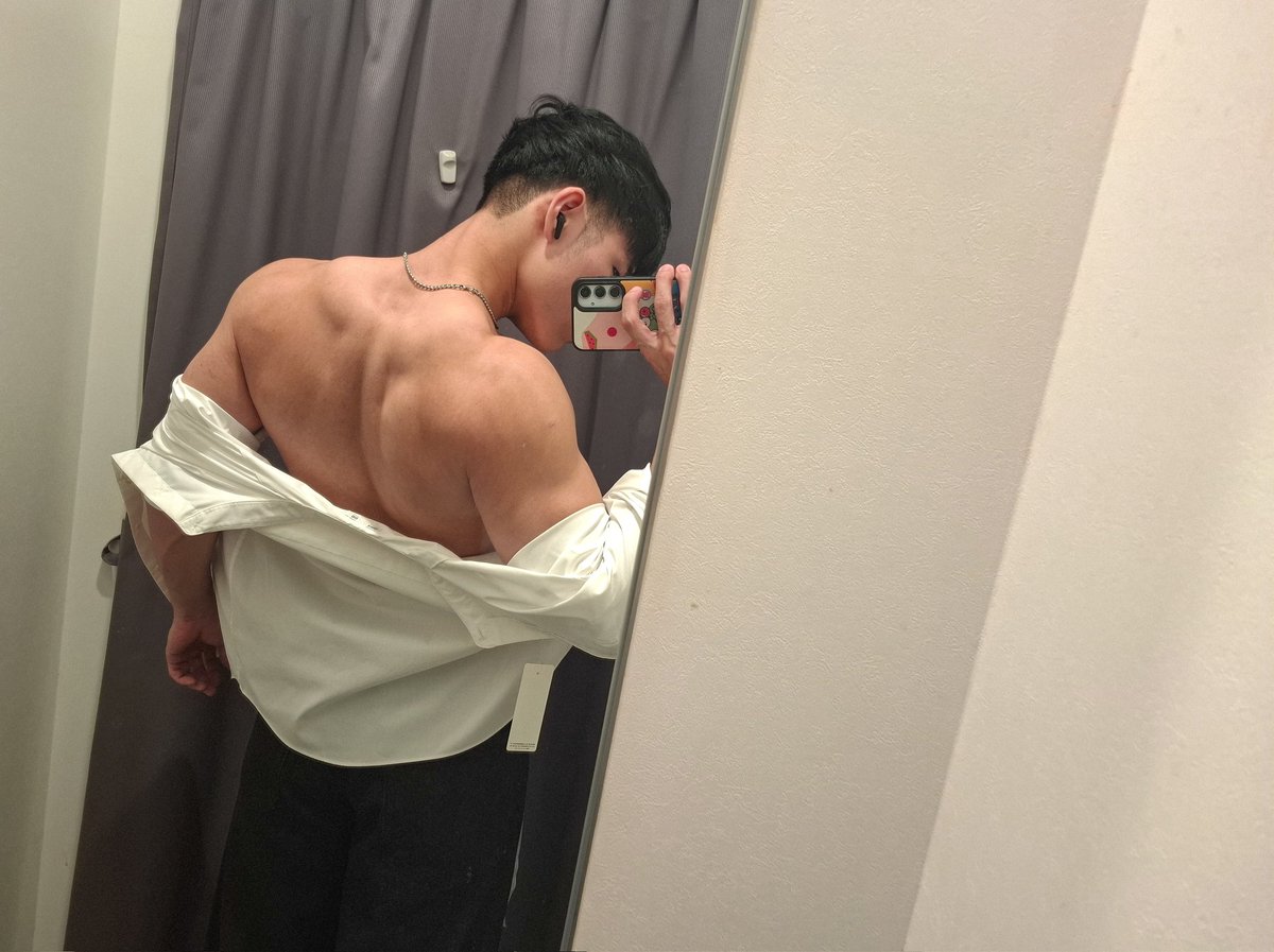 謝謝各位我買到適合的襯衫了 https://t.co/SPpKuagguu