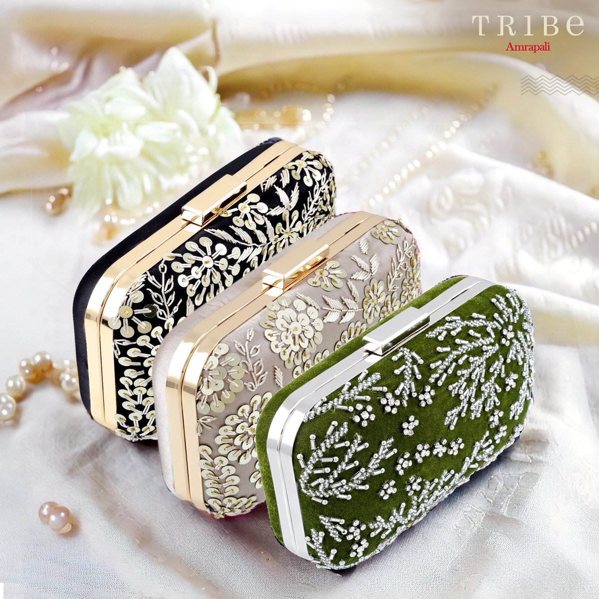 TribeByAmrapali's tweet photo. Add a touch of tradition with our stunning clutches—where contemporary meets craftsmanship.
Perfect for making a statement on any occasion - https://t.co/yA6debNRFR
#TribeAmrapali #AccessoriesCollection #Clutch #HandClutch #TraditionalDesign #DesignInspo #Accessories https://t.co/NOP8TiTtCp