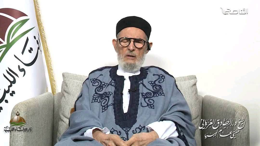rahim_sekander's tweet photo. د لیبیا لوی مفتي شیخ صادق الغریاني ویلي: څوک چې یو وار حج او عمره وکړي، نو دویم وار دې یې نه تکراروي؛ ځکه چې سعودي حکومت له حاجیانو ترلاسه شوې پیسې په فساد او د مسلمانانو وژلو کې مصرفوي.
غریاني زیاته کړې، دا زما فتوی ده او د خدای په وړاندې به یې مسؤلیت اخلم.

اؤ افغانان؟ https://t.co/puMhySzJEp