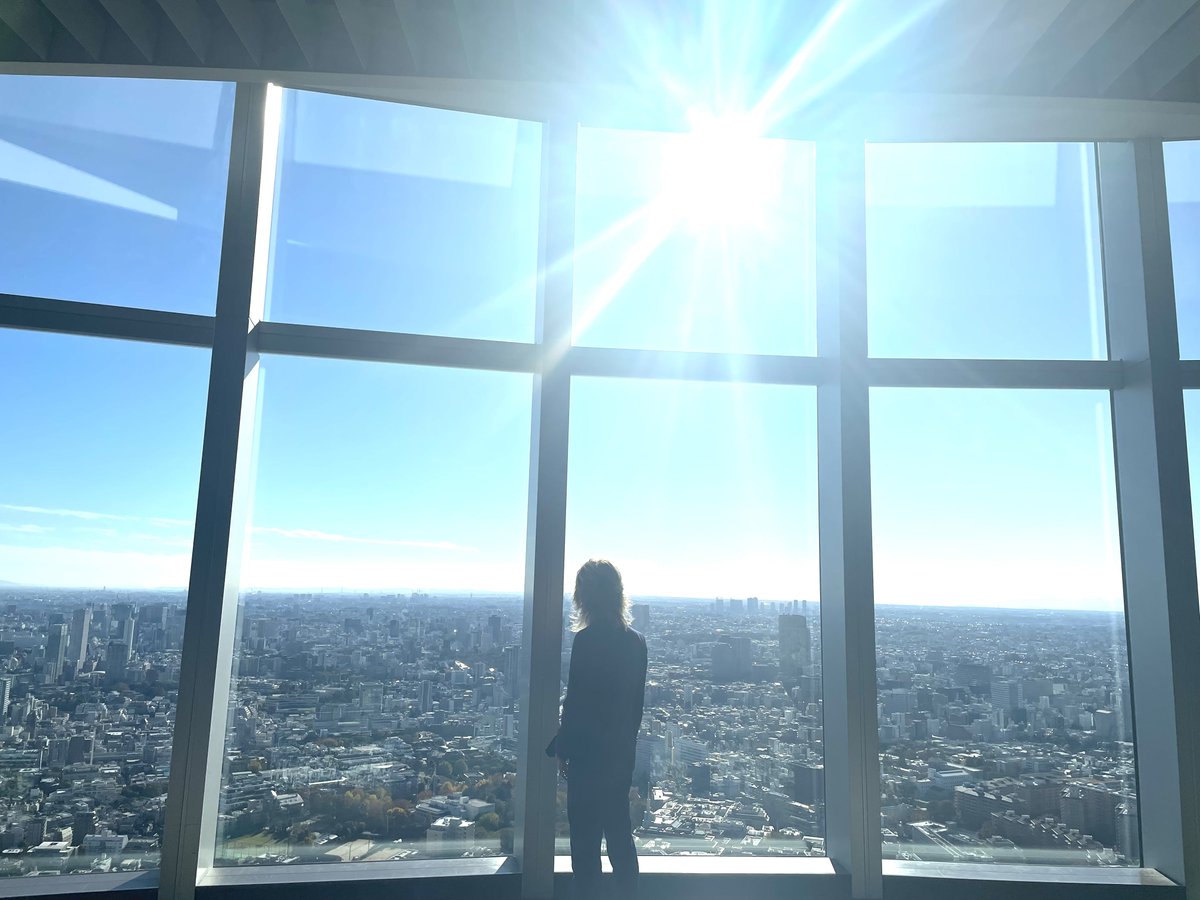 ランチミーティングでした。
#中島卓偉　は、普段着でもスーツ。
寝る時は、何を着てるんだろなぁ。