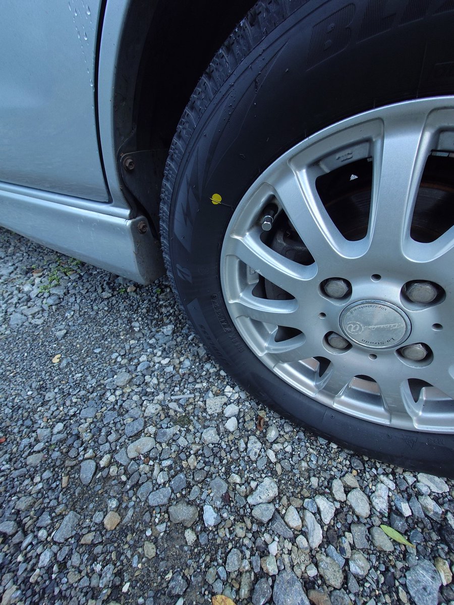 GazooFisco's tweet photo. 新しいスタッドレスはええね😁✨
#BRIDGESTONE
#VRX2
#アトレー
#車好きな人と繋がりたい https://t.co/43R2Qhv6BQ
