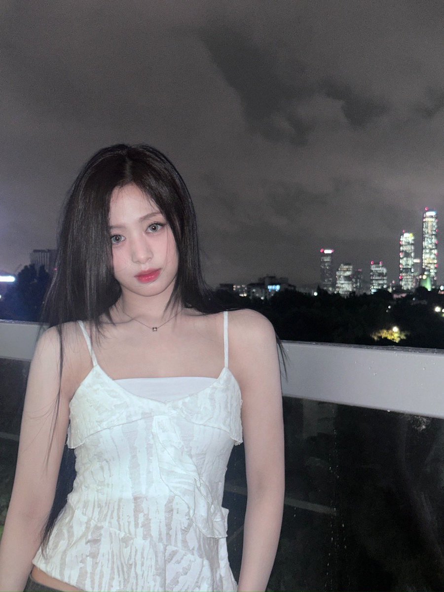 A glimmer of magic fills the air as I am bathed in the city’s dusk glow. ✭ Dreams are woven into the night's fabric by whispers of beauty that dance on the breeze. I am both the observer and the observed in this moment, a brief glimpse against a cityscape of light and shadow.