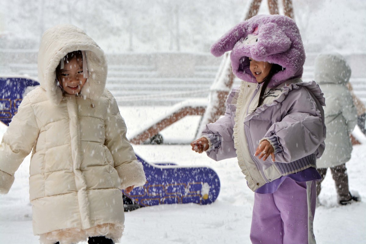 The first snow of the season always brings back childhood memories. ❄️ Both our younger students and older ones were filled with joy, welcoming the snow with bright smiles and laughter!