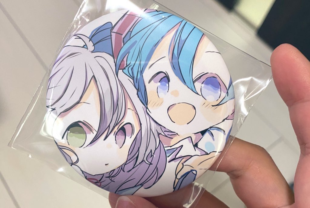 初音ミク 「冬コミに出す缶バッジ届きました!手触りマットでかわいい! 」|sakiのイラスト