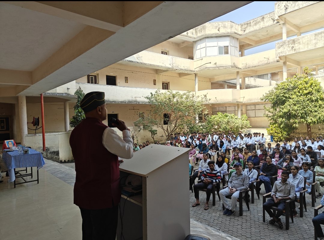 MYBHARATNavsari's tweet photo. Celebrating Constitution Day with an insightful seminar by Nehru Yuva Kendra MY Bharat Navsari!!
#ConstitutionDay2024 https://t.co/DqAj34CfE0