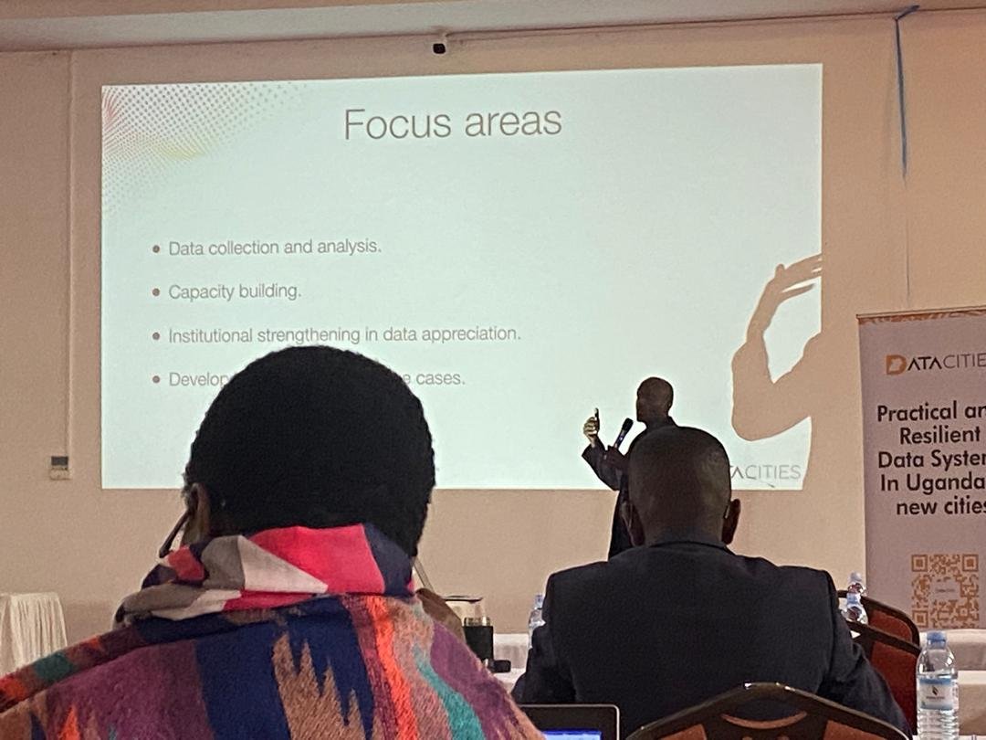 FortFpcc50675's tweet photo. Fort-Portal Tourism City in association with @UNGlobalPulse @SunbirdAI @AirQoProject @Makerere https://t.co/JtI0BLcNM2