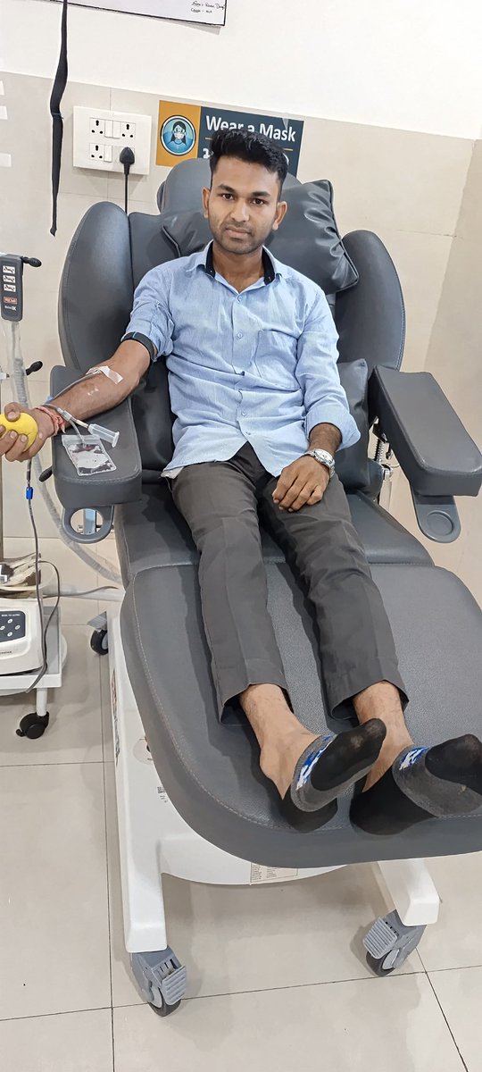 આજ઼ રોજ઼ મહેન્દ્રસિંહ ગાંધીનગર (ATS) નો ફોન આવ્યો હતો અને કીધું કે ભાવેશભાઈ ચૌધરી ને યુ એન મહેતા હોસ્પિટલ મા બ્લડ ની જરૂર છે તો આપડા ગ્રુપ ના સદસ્ય *કરણભાઈ સંગડા* તાત્કાલિક જયી ને બ્લડ ડોનેટ કરી સેવા નું ઉત્તમ ઉદાહરણ પૂરું પાડ્યું 
*રાણા સંગ ચેતક ફાઉન્ડેશન*
*સેવા પરમો ધર્મ*