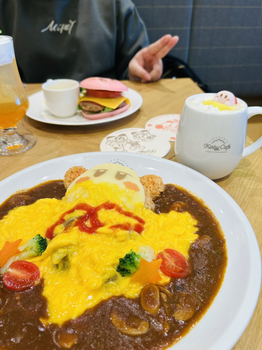 chobo1102's tweet photo. はちこにカービィカフェ連れていってもろた〜🍽️ https://t.co/LMCip8gIIn