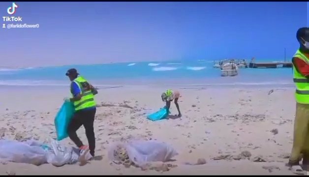 Sabrie1A's tweet image. Mash&apos;allah Hon Aden shaqo wcn, however I want to bring up that my town of #Hobyo is in urgent attention.  It&apos;s been for to long to ignore our situation in the mean time my company #OrbitSolutions is dealing with waste at the moment Honorable Aden 🙏🏿🙏🏿 we need a green belt Thanks