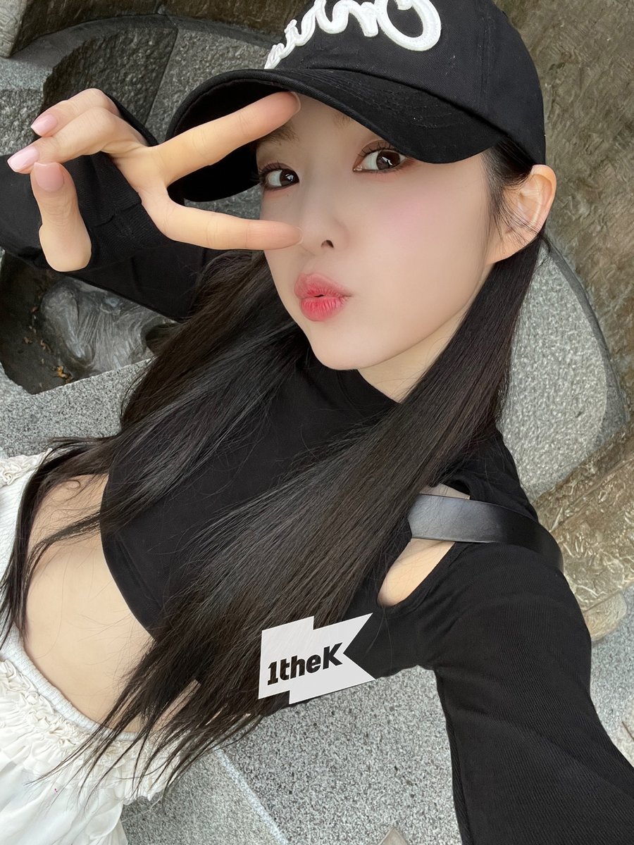 1theK's tweet photo. #아이린 얼굴 보기만 해도 피어오르는 Happiness🖤
미모는 정량보다 더 담아드렸어요 🐇..:¨·.·¨:
꽃처럼 아름다운 #온더스팟 또 봐요 러비들💫
#IRENE #LikeAFlower #레드벨벳 #RedVelvet @RVsmtown
​
#On_the_Spot 👉 https://t.co/jqJdj6x6Oe https://t.co/5HGWaQlg3r