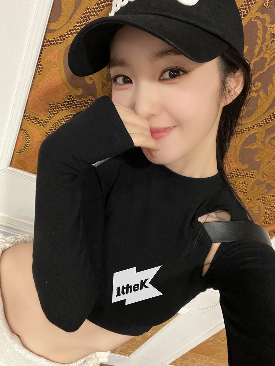 1theK's tweet photo. #아이린 얼굴 보기만 해도 피어오르는 Happiness🖤
미모는 정량보다 더 담아드렸어요 🐇..:¨·.·¨:
꽃처럼 아름다운 #온더스팟 또 봐요 러비들💫
#IRENE #LikeAFlower #레드벨벳 #RedVelvet @RVsmtown
​
#On_the_Spot 👉 https://t.co/jqJdj6x6Oe https://t.co/5HGWaQlg3r
