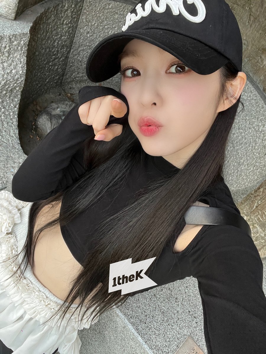 1theK's tweet photo. #아이린 얼굴 보기만 해도 피어오르는 Happiness🖤
미모는 정량보다 더 담아드렸어요 🐇..:¨·.·¨:
꽃처럼 아름다운 #온더스팟 또 봐요 러비들💫
#IRENE #LikeAFlower #레드벨벳 #RedVelvet @RVsmtown
​
#On_the_Spot 👉 https://t.co/jqJdj6x6Oe https://t.co/5HGWaQlg3r