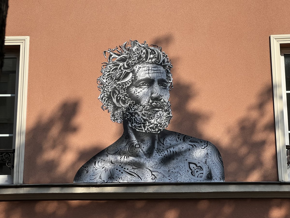 La rue de l'Espérance a véritablement séduit le cœur des amateurs d'art de l'agence #JeudiPhoto @jeudiphoto <a href="/ParisJeTaime/">Paris je t'aime</a> <a href="/Paris/">Paris</a> <a href="/VisitParisIdf/">Paris Tourisme</a> <a href="/sortirapariscom/">Sortiraparis</a> <a href="/visitparisreg/">Visit Paris Region</a>