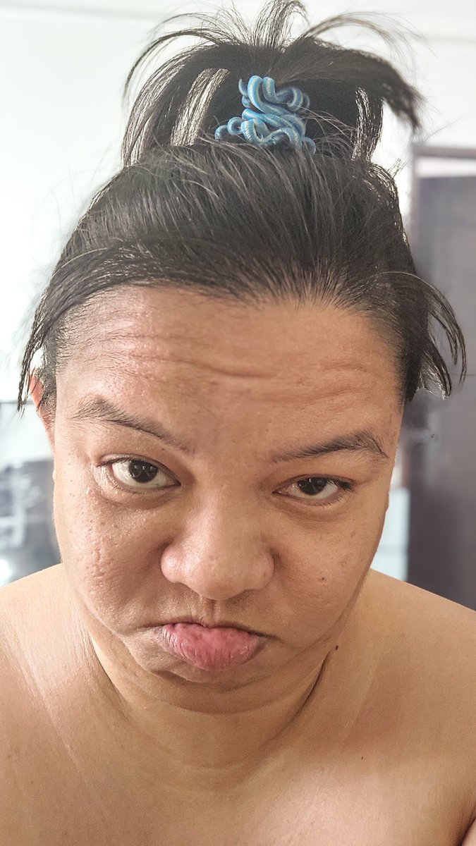 DvoShore's tweet photo. Ampanget ng potah ๐. Pasensya na. Ganyan ako pag bagong gising at gutom.
#selfiethursday https://t.co/EsRWAyIX9B