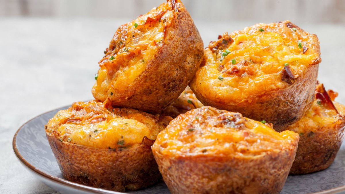 ¿Magdalenas saladas? ¡Sí, y son una delicia! 🧁🐟 Prueba las minimagdalenas de atún con tomate, una propuesta de <a href="/conservasisabel/">Isabel</a>  fácil, nutritiva y perfecta para sorprender en comidas especiales👩‍🍳🍅
isabel.net/receta/mini-ma…

 #Recetas #CocinaCreativa