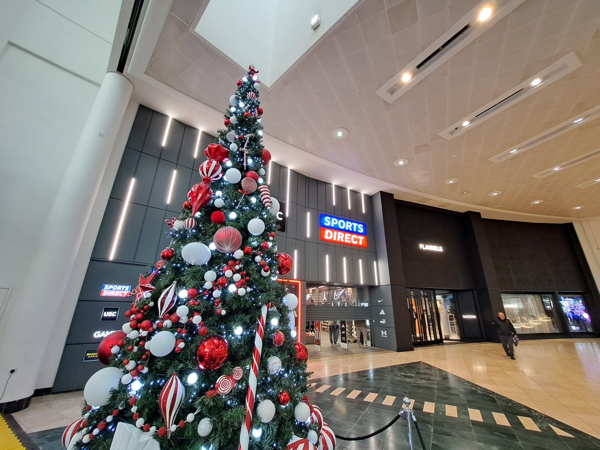 🤩🛍 COMPETITION 🛍🤩
With less than a month to go until #Christmas we've teamed up with <a href="/midsummer_place/">Midsummer Place</a> to offer one lucky winner a £100 gift card bundle from the shopping centre!

RT this post to enter before 8pm 1/12/24. Running on our other social channels. T&amp;Cs apply.