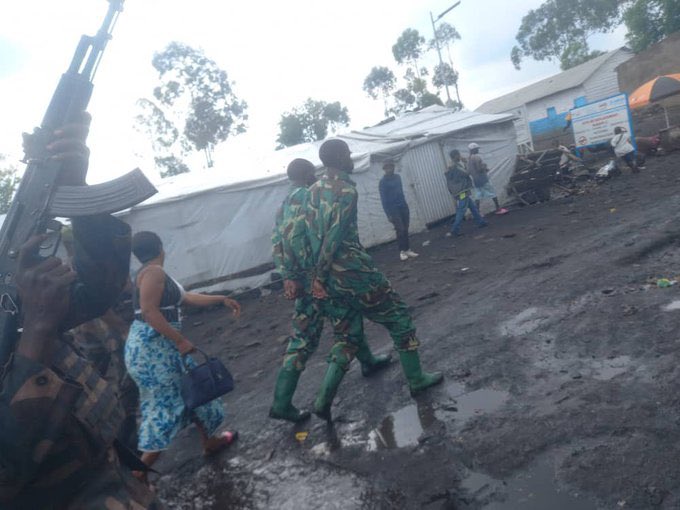 BergsonBtk600's tweet photo. 🛑‼️Ces éléments de l’armée rwandaise #Rdf_M23 avaient reçu la mission de ns infiltrer à partir #Rusayo ds le territoire de Nyrangongo,mais hélas,ils sont tombés ds le filet de @FARDC_Info.
#Bravo aux services de sécurité
#Merci pr la vigilance
#Faisons confiance à notre armée. https://t.co/oxbPqz3VsY
