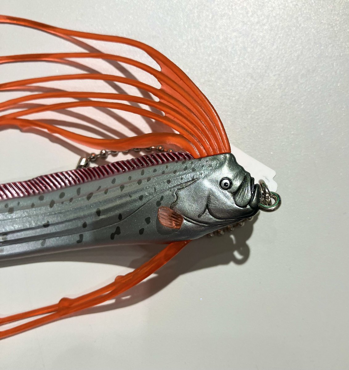 深海生物のガチャ販売中です！
リュウグウノツカイはとても大きいサイズになっています。
赤いクリアパーツとメタリックの塗装によってリアルな質感が表現されています…！

他の種類も細やかな造形と塗装によってリアリティ溢れる仕上がりとなっております。

スタッフ🦑 https://t.co/U5JV8SaSdw
