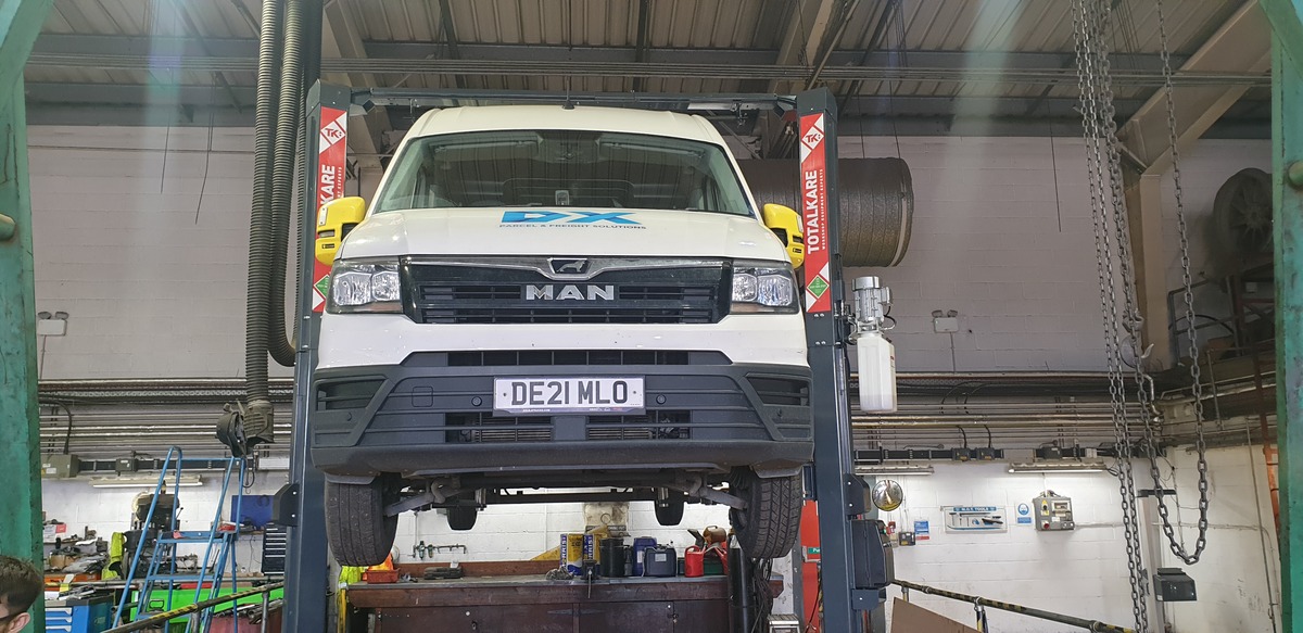 Peterborough-based vehicle recovery specialist Manchetts has invested in a new heavy-duty two post lift from <a href="/TOTALKARE/">Totalkare</a>.

Find out more 👉 on-scene.co.uk/manchetts-tota…

#OnScene #WeAreOnScene #Totalkare #Manchetts #NimblePublishing #FollowThePenguin #TransportNews