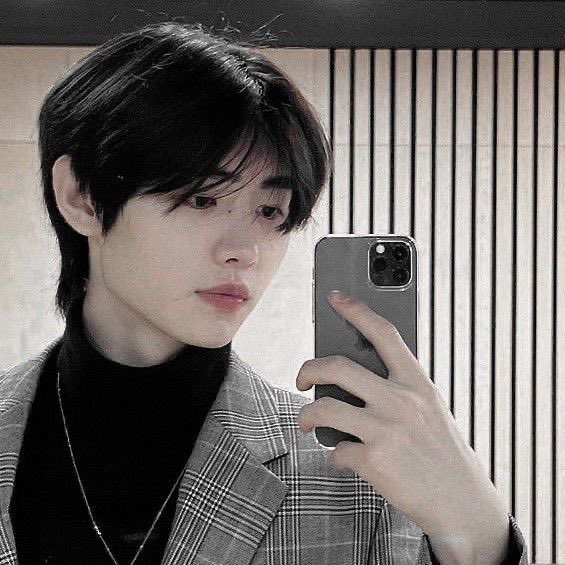 hhwijx's tweet photo. #jakehoon hanahaki au where sunghoon is trying to hide his illness, but it gets harder with each day https://t.co/Yiq13Z7Xfk