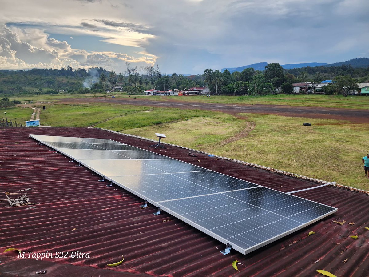 Epever_Tech's tweet photo. #EPEVER UPower-Hi Inverter Charger: Powering Reliable Energy Solutions 🌞
Netsurf Power in Guyana 🇬🇾 has been implementing our UPower-Hi Inverter Charger, providing local homes with dependable, 24/7 energy solutions. 🔋
#Epsolar #SolarEnergy #InverterCharger https://t.co/kiHNBIWWQ8