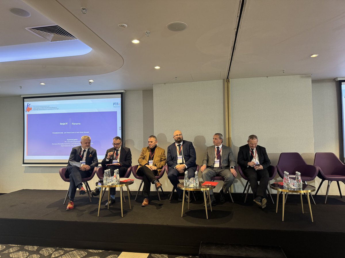 Rozpoczyna się sesja plenarna XXII Międzynarodowej Konferencji Naukowej <a href="/towarzystwoPTFe/">Polskie Towarzystwo Farmakoekonomiczne</a> z udziałem: prof. Witold Orłowski, Daniel Rutkowski, <a href="/aotmit/">Agencja Oceny Technologii Medycznych i Taryfikacji</a> <a href="/Milkowski_M/">Maciej Miłkowski</a> oraz <a href="/MByliniak/">Michał Byliniak</a> Dyskusje moderują: prof. <a href="/Marcin__Czech/">Marcin Czech</a> oraz prof. <a href="/MacNiewada/">Maciej Niewada</a>