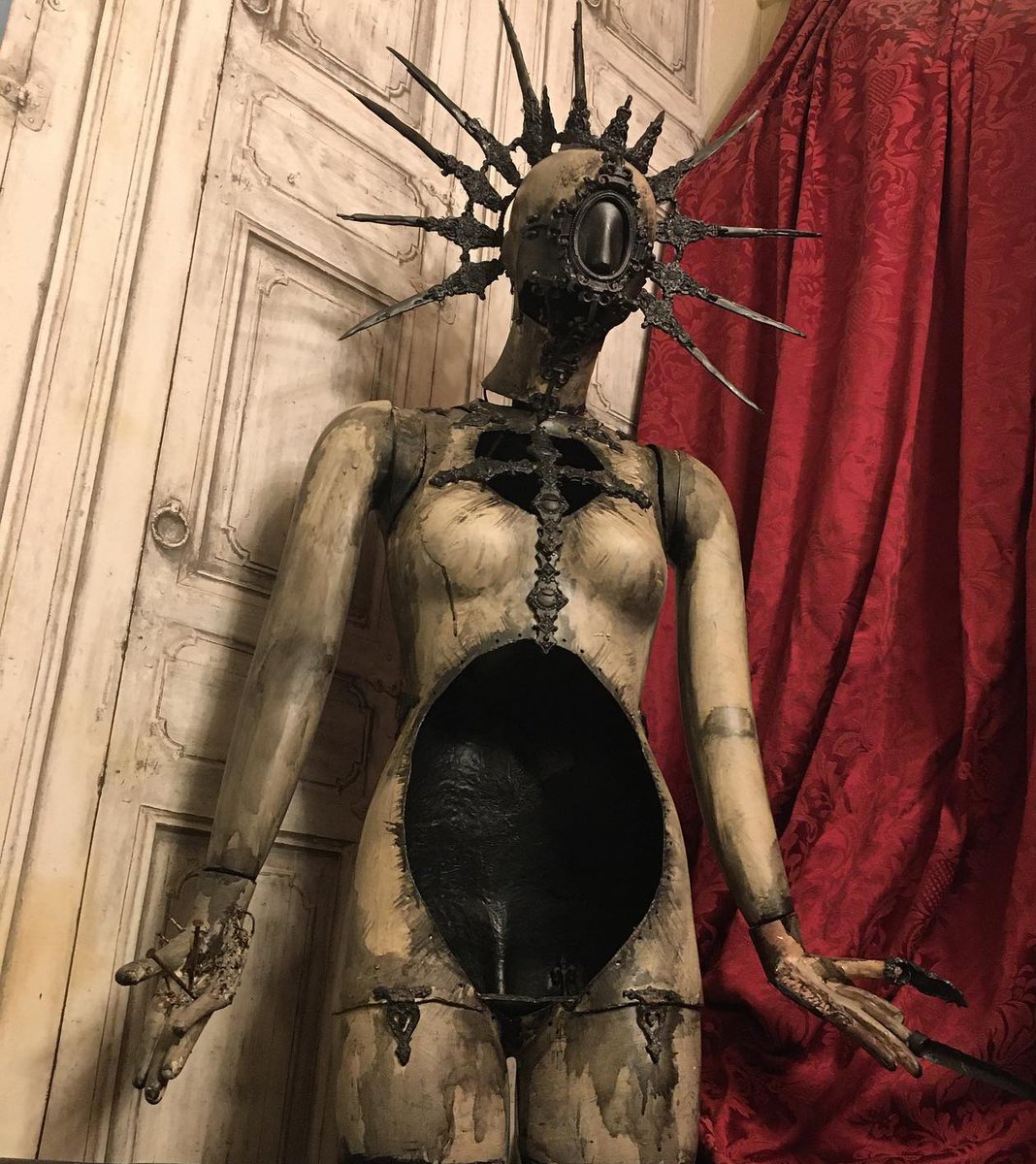 BayanHedonist's tweet photo. Sculpture by Virtu More https://t.co/Wt2pcNV1Ui