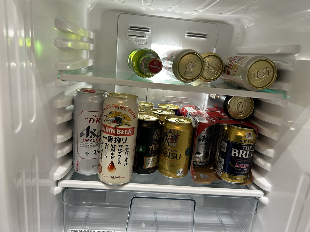 お世話になります。
お酒は画像のように沢山ありますので
おつまみぐらいで良いとは思います。
では、明後日よろしくお願い致します。