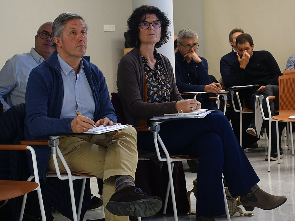 euskaltzaindia_'s tweet photo. ‼️XXIX. Jagon Jardunaldia Bilbon ('Lan-eremua eta aisialdi antolatua').
🧑🎓Josune Zabala (Eusko Jaurlaritza): "Lagungarri izan liteke ekonomian hizkuntzari lotutako erakunde bat sortzea".
#Jagon #ekinetajarrai
@LABORALkutxa @Gipuzkoa @Bizkaia @Gob_eus https://t.co/aSeSEauGDZ
