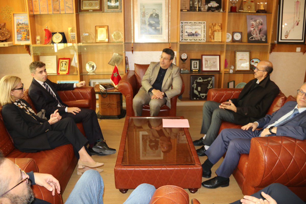 communedefes's tweet photo. انطلاق مشروع النجاعة الطاقية للإنارة العمومية لمدينة فاس

انعقد صباح يوم الثلاثاء 26 نونبر 2024 الاجتماع الخاص بإعطاء انطلاقة مشروع النجاعة الطاقية للإنارة العمومية لمدينة فاس الممول في إطار برنامج تحويل الدين الخارجي المغربي لدى المملكة الاسبانية لاستثمارات عمومية https://t.co/gk97NLbYr5