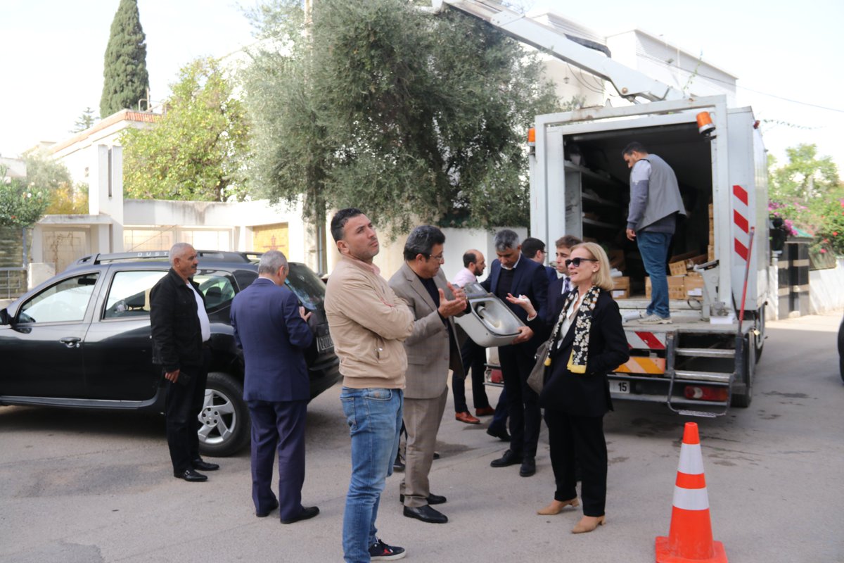 communedefes's tweet photo. انطلاق مشروع النجاعة الطاقية للإنارة العمومية لمدينة فاس

انعقد صباح يوم الثلاثاء 26 نونبر 2024 الاجتماع الخاص بإعطاء انطلاقة مشروع النجاعة الطاقية للإنارة العمومية لمدينة فاس الممول في إطار برنامج تحويل الدين الخارجي المغربي لدى المملكة الاسبانية لاستثمارات عمومية https://t.co/gk97NLbYr5