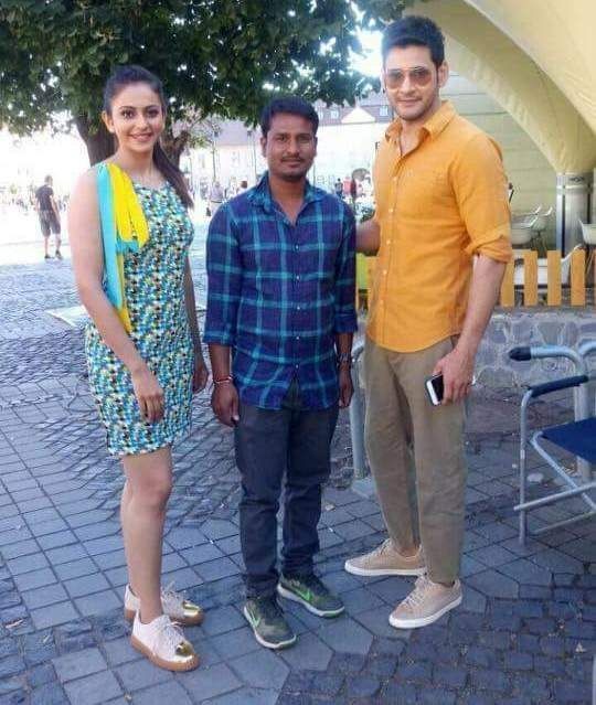 BorinchaK's tweet image. It&apos;s  from  sets  of #Spyder  movie 🎬 
Song shoot  
@Rakulpreet #RakulPreetSingh 
@urstrulyMahesh  #MaheshBabu𓃵