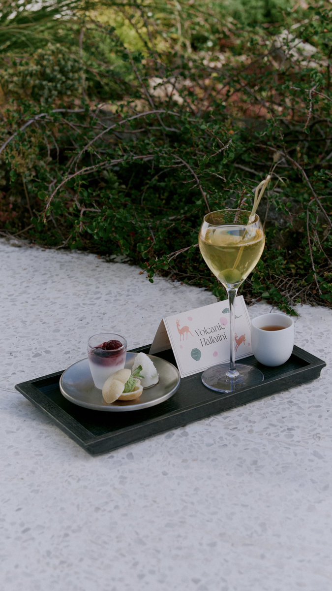 🛎️이벤트 왔습니다!

지난 주 금요일에 선보인  따끈따끈한 ’북촌 시즈널 티코스‘ 체험권을 가져왔습니다.
올 겨울을 더욱 풍요롭게 해줄 티코스 2인 체험권을 트친 3분께 드립니다!(사용기한 ~12/31)

오설록 차밭의 사계절을 담은 특별한 북촌 티코스 ’Winter in JeJu Tea Garden’을 소개하며…