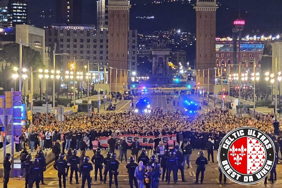 CelticUltras's tweet image. [26/11/2024 - LDC - J5 - BARCELONE - BREST]

Près de 3000 Brestois à Barcelone pour assister à une rencontre historique pour notre club. Nous chanterons à l’anglaise pendant tout le match, malgré l’interdiction des tambours et mégaphones dans le parcage. 

Celtic Ultras 2001.