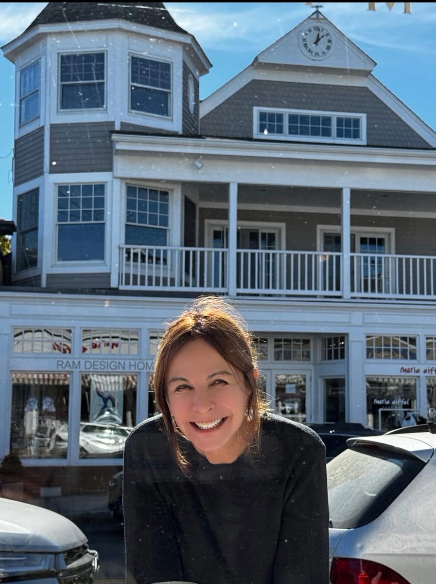 marieeiffel's tweet image. Happy Thanksgiving to all of you! 🧡 Let’s savor the little moments, the big laughs, and everything in between. 🍂✨ #ThanksgivingVibes #GratefulHeart #MarieEiffel