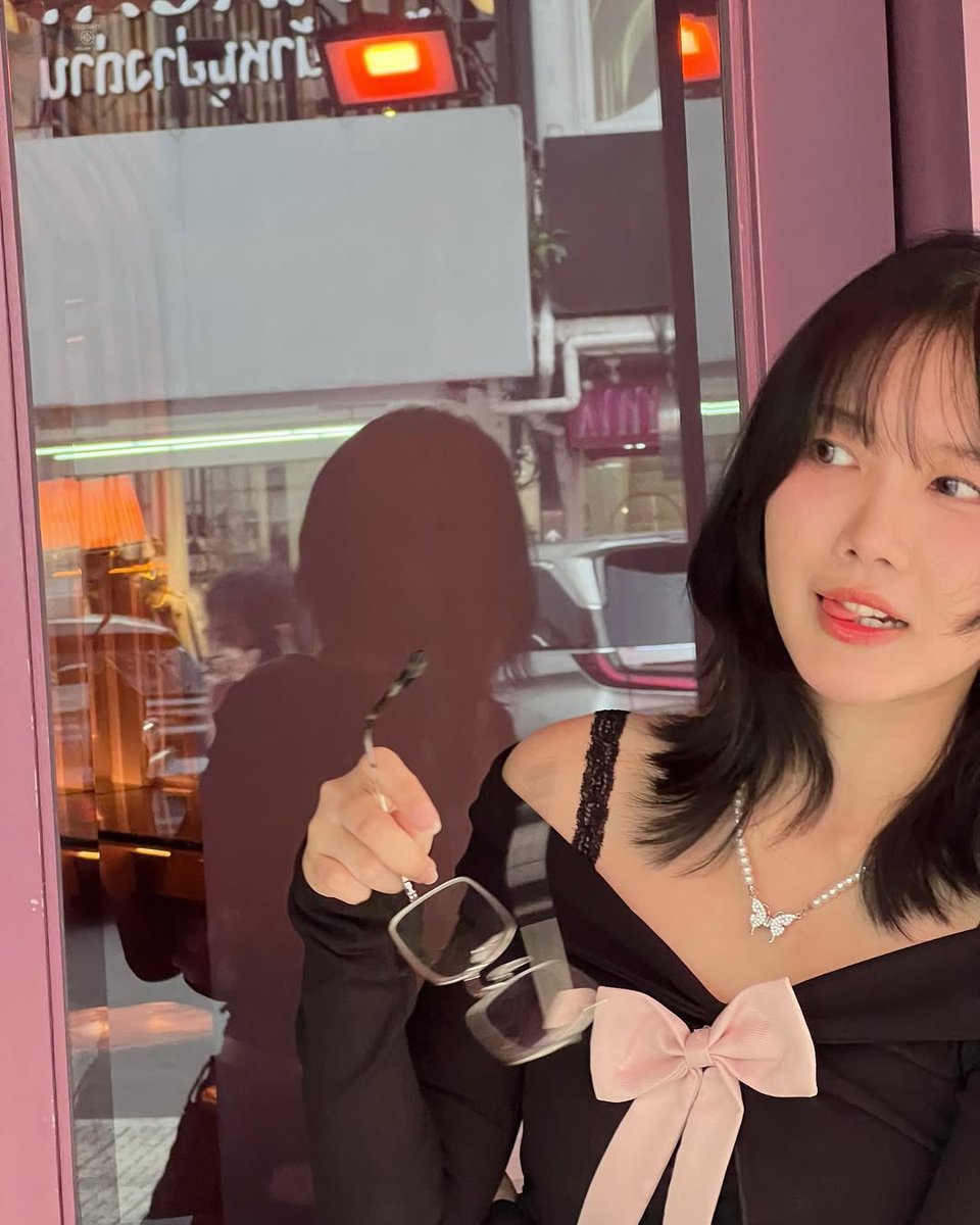 ChocoNeruuu's tweet photo. แว่นดีๆที่เปเป้บอกต่อ แมชได้ทุกสไตล์ สวมใส่ได้ในทุกวัน🎉 ชอบการเปลี่ยนสีของแว่นนะ ดูล้ำเว่อ~ 😎
#PUPÉJiradapa #Eyezen
#Essilor #EssilorLuxottica
#Rayban #Transitions
#Transitionslenses https://t.co/fBN14Qjw0T