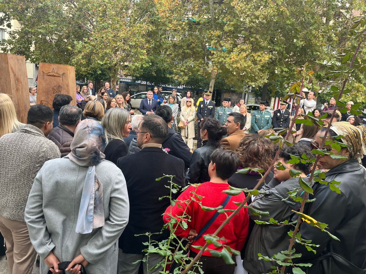 AMECOOP_'s tweet photo. #25N Maica Motos asistió en representación de AMECOOP Andalucía al acto institucional en Granada con motivo del Día Internacional de la Eliminación de la Violencia contra las Mujeres

#25N2024 #ViolenciaDeGénero #NoHayExcusa #NiUnaMásNiUnaMenos #Beijing30 @aytogr https://t.co/tZyiqTSujS