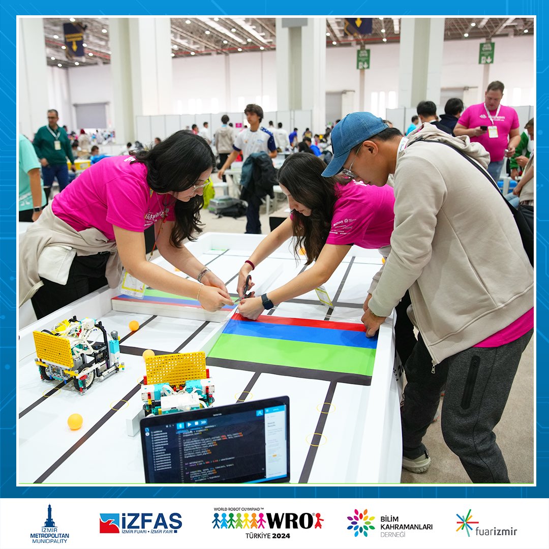 BilimKahraman's tweet image. WRO 2024 Türkiye katılımcıları yarışmalar öncesi hazırlık sürecindeler! ⏳🚀
*
WRO 2024 Türkiye  participants are in the preparation process before the competitions! ⏳🚀

#EarthAllies #roboticsscience #WelcometoIzmir #bilimkahramanları #scienceheroes #izmir