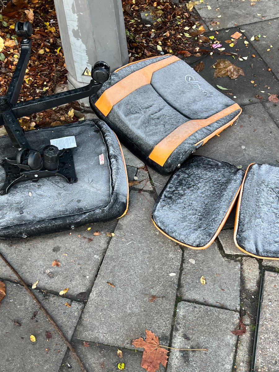 Corner of Lordship Ln &amp; Gladstone Ave N22 <a href="/VeoliaUK/">Veolia | UK</a> (person isn’t allowed to work from home)