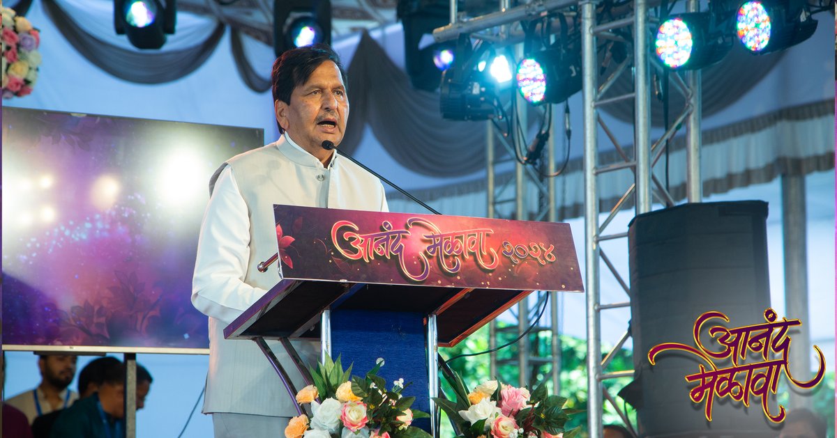 आमदार <a href="/MPLodha/">Mangal Prabhat Lodha</a> यांनी या 'आनंद मेळावा' कार्यक्रमाला विशेष उपस्थिती लावली. सदगुरुंनी निर्माण केलेली विश्वकल्याणकारी विश्वप्रार्थना म्हणजे जणू गीतेचे सार असल्याचे उद्गार त्यांनी यावेळी काढले. धर्मरक्षणासाठी, मानवी जीवन सुखी करण्यासाठी चांगले संस्कार समाजाला मिळायला हवेत. हे चांगले