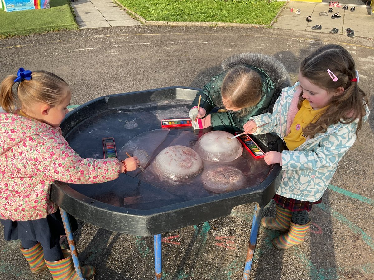 MrsChadwick8's tweet photo. We’ve been painting the ice and it has stayed frozen for days!!!❄️❄️❄️@StJamesNur @StJamesChorley https://t.co/beJYUTid3a