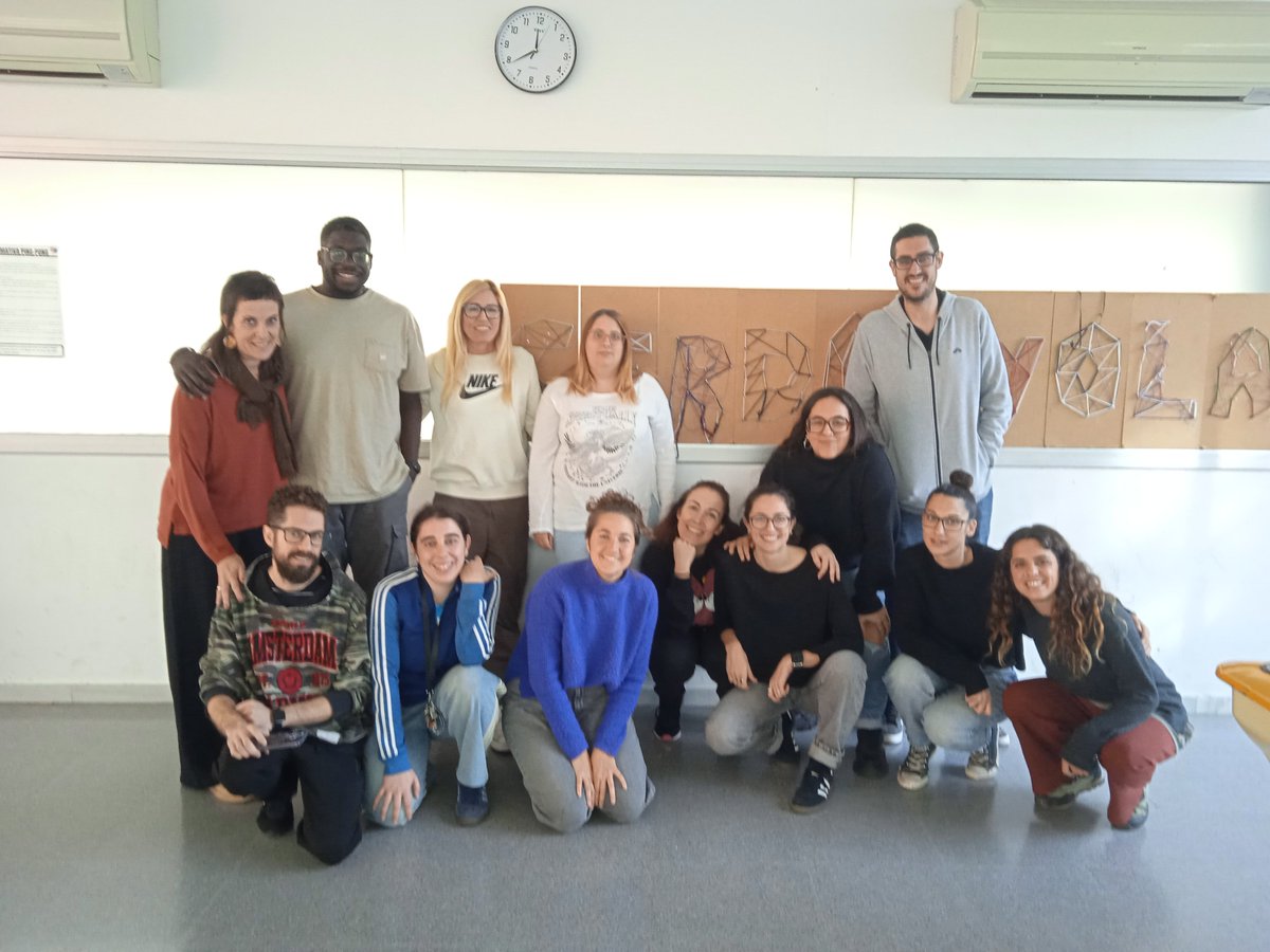 joventutdiba's tweet photo. 📷Taller per a professionals de #joventut a l'Espai Jove Cerdanyola @matarocat amb l'@AssociacioElna, per conèixer els materials #fem_tec i practicar activitats de la guia 1 “Em reconec”, recurs útil per a l'acompanyament d'#adolescents i #joves

👉https://t.co/7FqYqny4f4 https://t.co/Aj3vHsdS4t
