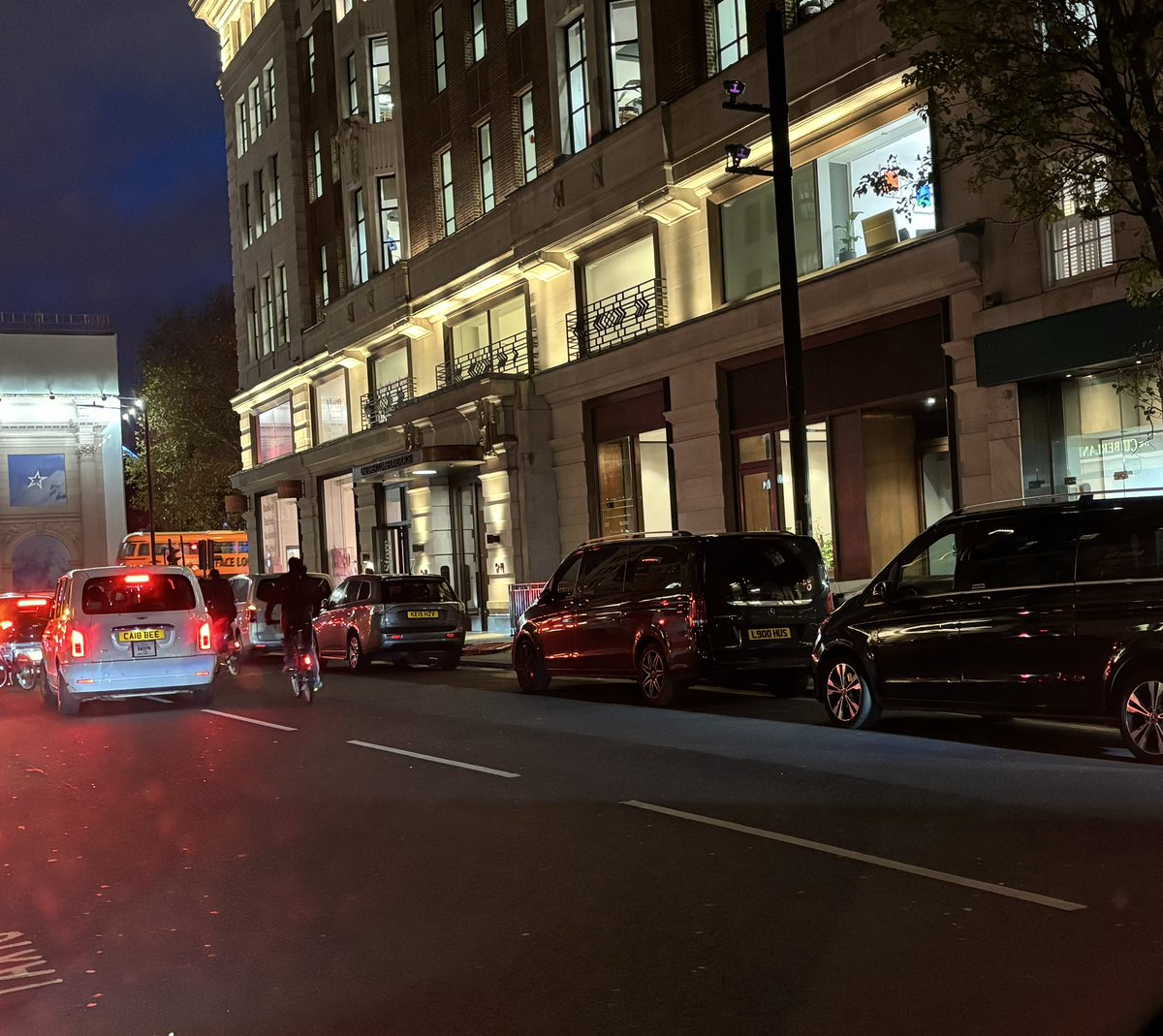comcab33's tweet photo. @Michael87551717 @CityWestminster Dumping of bikes OUT OF CONTROL
Vehicles left on double yellows never see a marshal OUT OF CONTROL
Road management OUT OF CONTROL 
Westminster clearly need to have a look at themselves 
#NotFitToServeLondon
#NotFitToRunACouncil
But remember !!! 
It’s NOT their money they waste ! https://t.co/FbOziiJvWJ