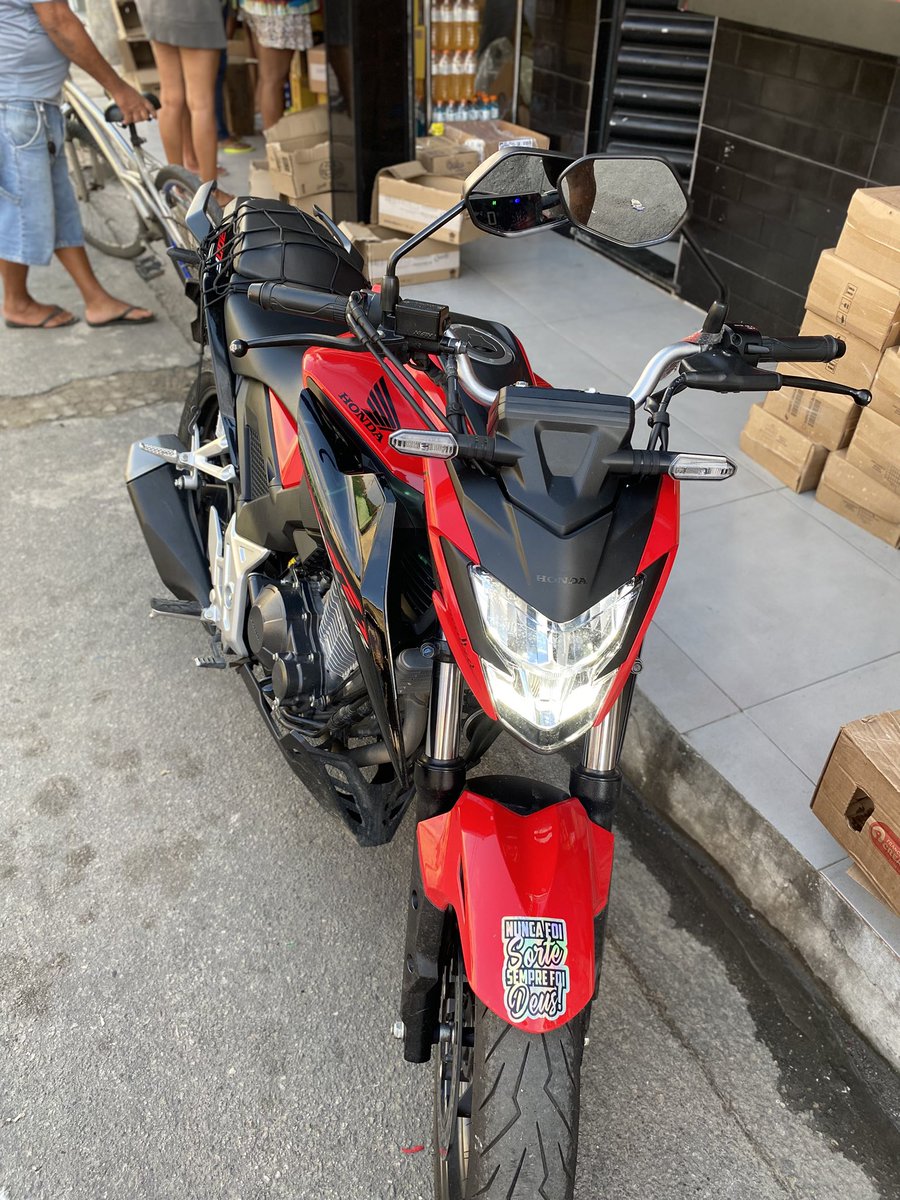Roubaram minha moto ontem 0km qm puder compartilhar só tenho agradecer 😭😭🙌🏾